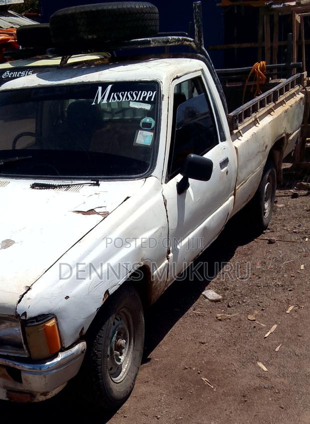 Toyota Hilux 2200 4x4 1986 White