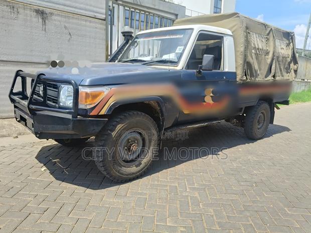 Toyota Land Cruiser 79 Series 2018 Blue