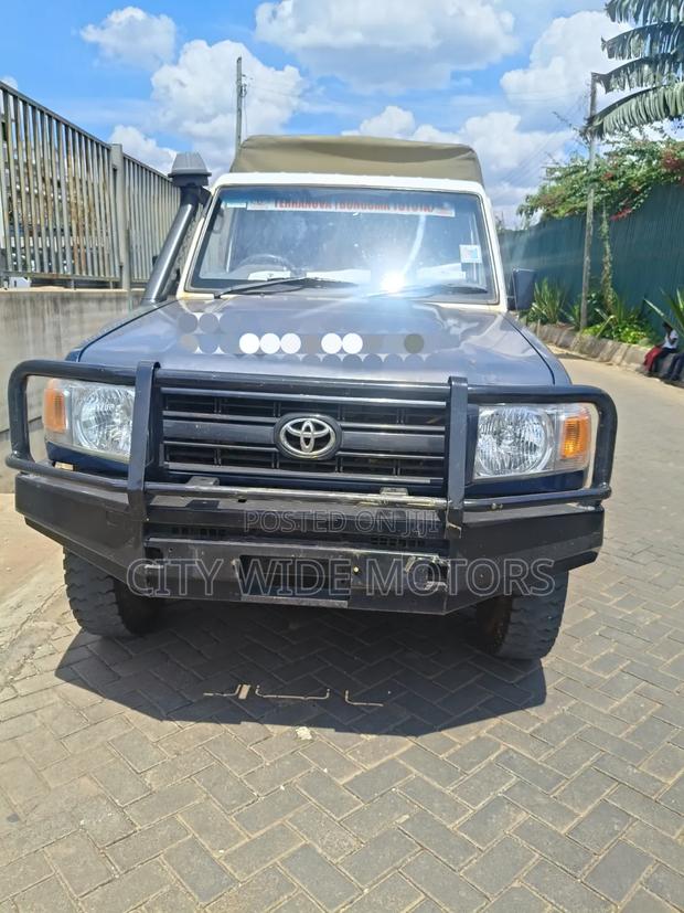 Toyota Land Cruiser 79 Series 2018 Blue