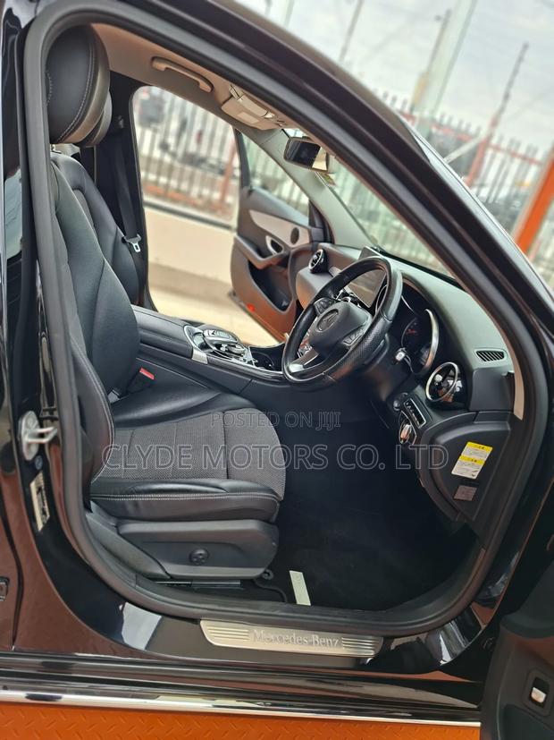 Mercedes-Benz C180 2016 Black