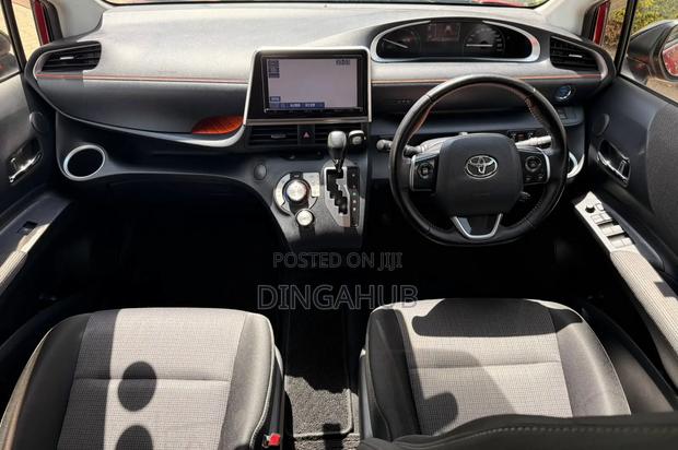 Toyota Sienta 1.5 Hybrid FWD (6-seater) 2019 Red