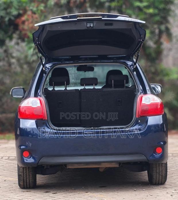 Toyota Auris 2011 Blue