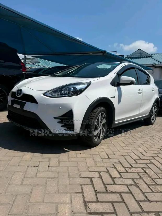 Toyota Aqua 2019 Off white