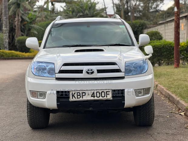 Toyota Hilux 2003 White