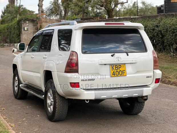 Toyota Hilux 2003 White