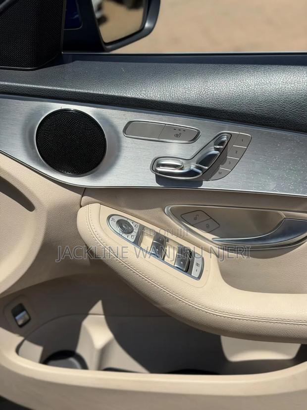 Mercedes-Benz C200 2019 Blue