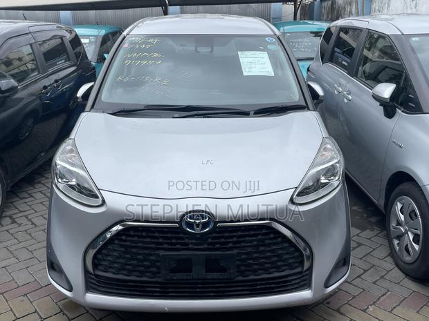 Toyota Sienta 1.5 Hybrid FWD (6-seater) 2020 Silver