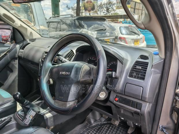 Isuzu D-MAX 2016 Gray