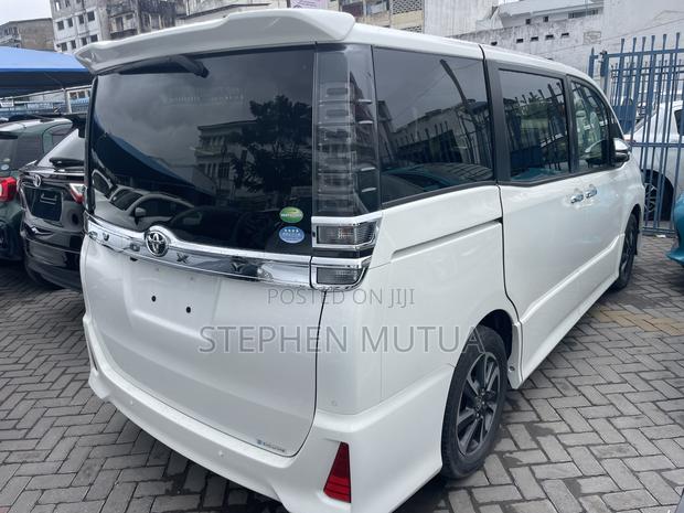 Toyota Voxy V 2WD 7-Seater 2020 White