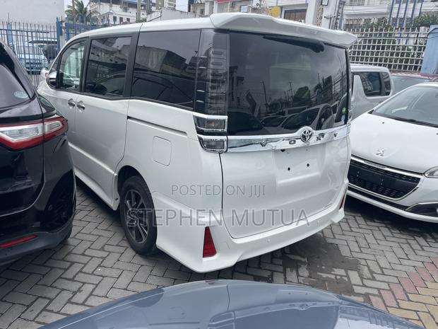 Toyota Voxy V 2WD 7-Seater 2020 White