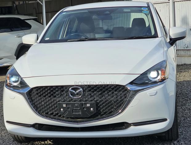 Mazda 2 2021 Pearl