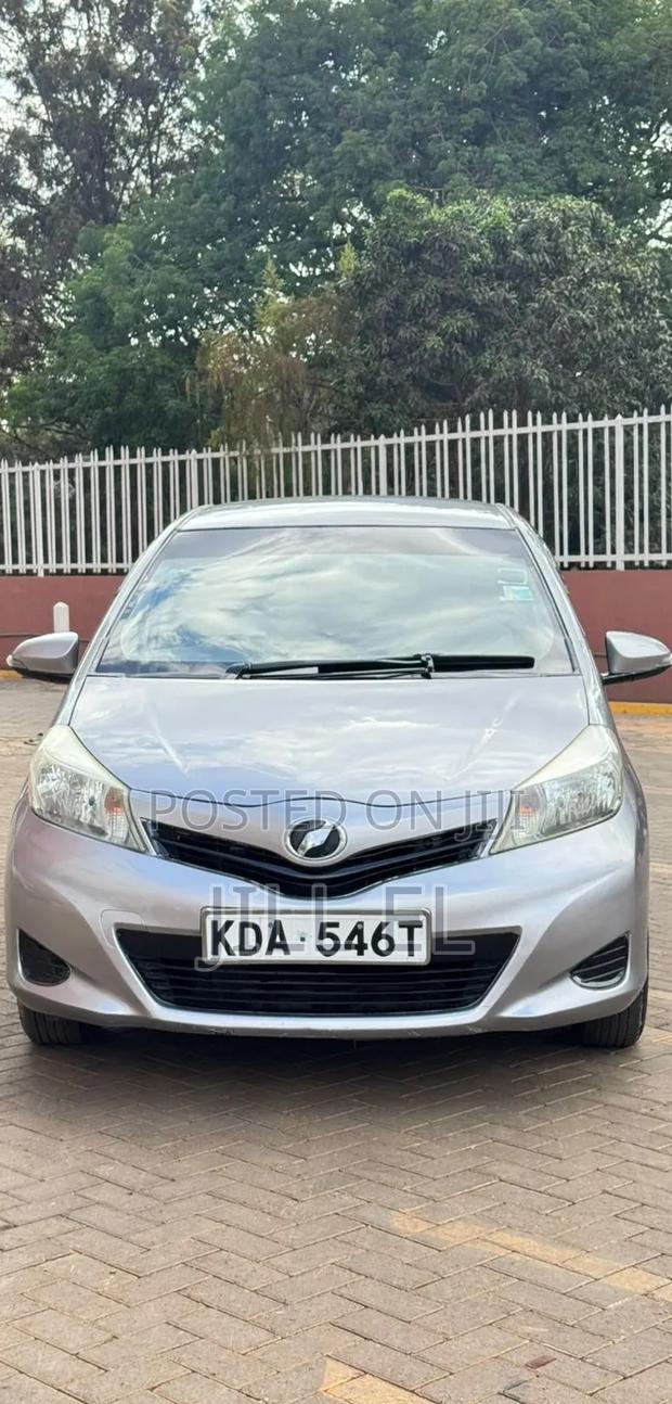 Toyota Vitz 2013 Silver