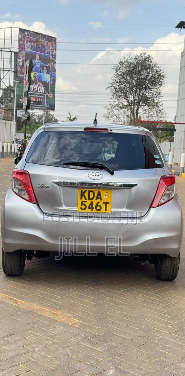 Toyota Vitz 2013 Silver