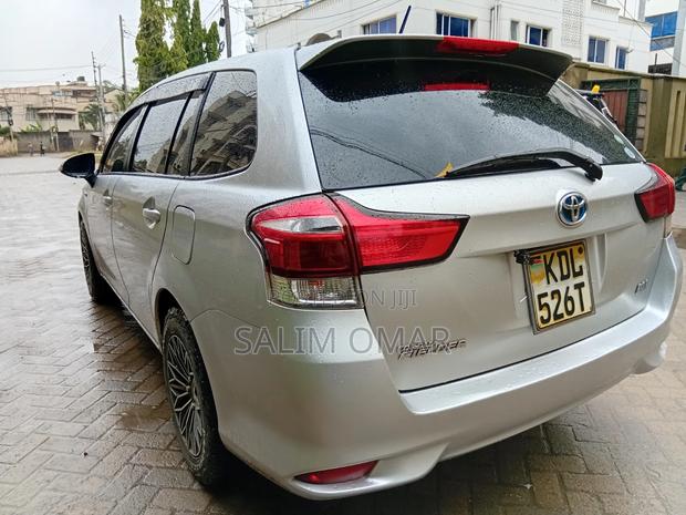 Toyota Corolla Fielder 2016 Silver