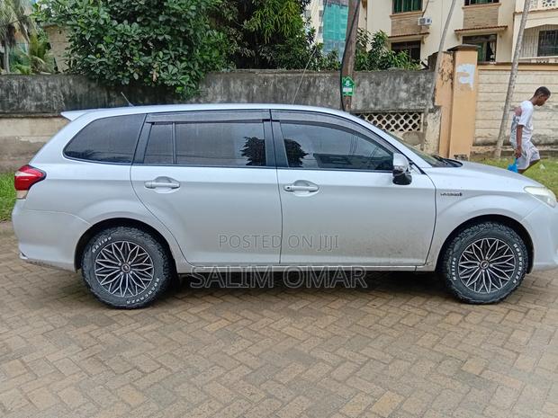 Toyota Corolla Fielder 2016 Silver