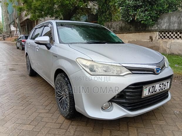 Toyota Corolla Fielder 2016 Silver