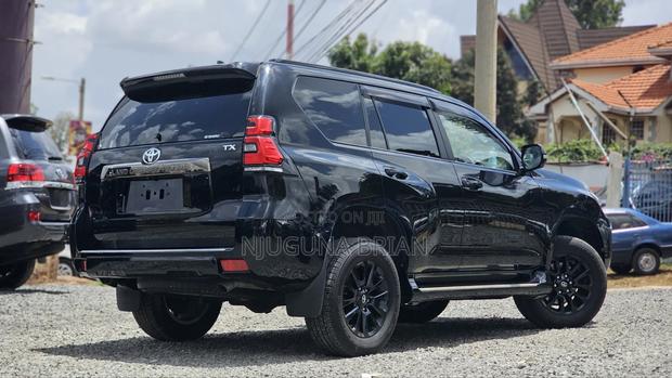 Toyota Land Cruiser Prado 2.8 2021 Black