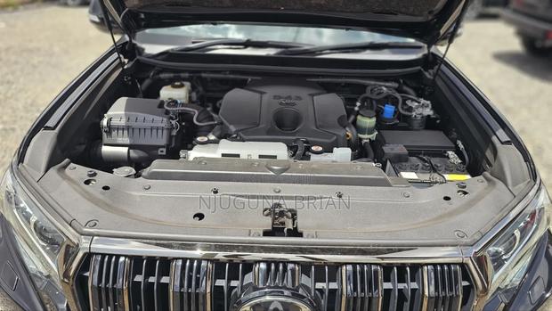 Toyota Land Cruiser Prado 2.8 2021 Black
