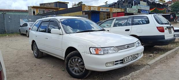 Toyota Corolla 1999 White
