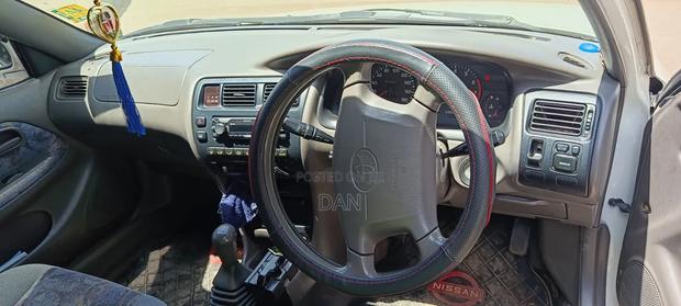 Toyota Corolla 1999 White