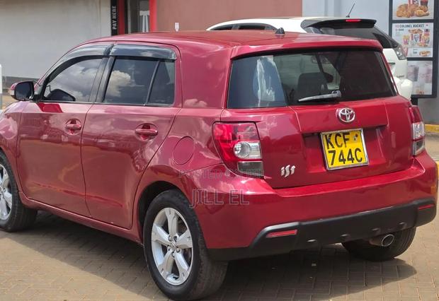 Toyota IST 2008 Red