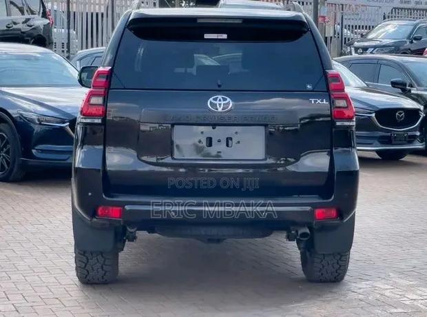 Toyota Land Cruiser Prado 2.7 2023 Black