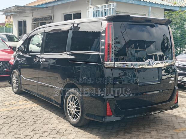 Toyota Noah 1.8 FWD Hybrid (7 seater) 2020 Black