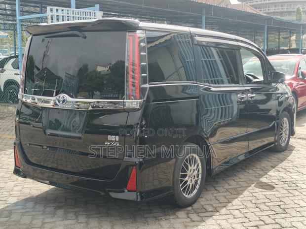 Toyota Noah 1.8 FWD Hybrid (7 seater) 2020 Black