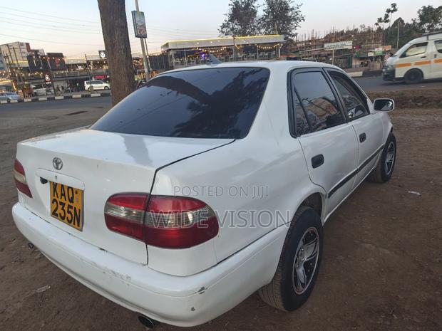 Toyota Corolla 1997 White
