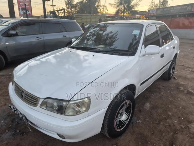 Toyota Corolla 1997 White