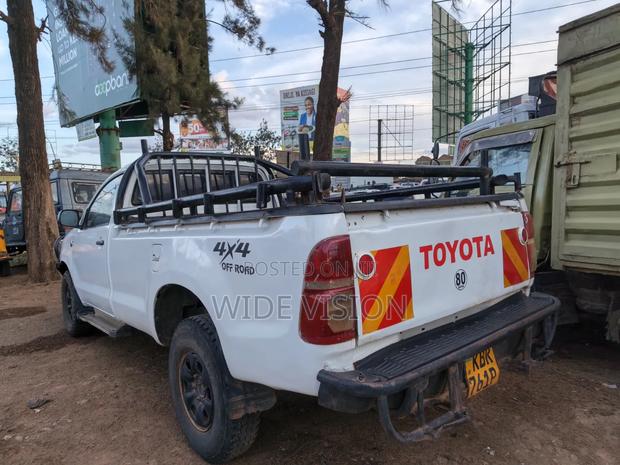 Toyota Hilux 2026 White