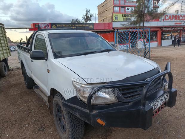 Toyota Hilux 2026 White