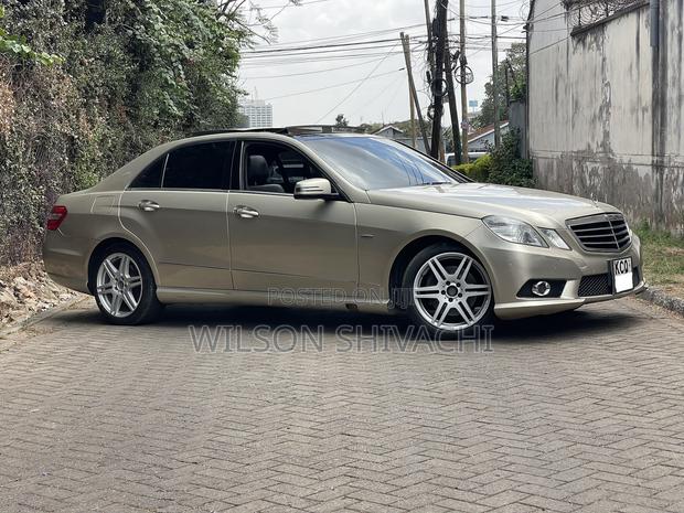Mercedes-Benz E250 2011 Gold