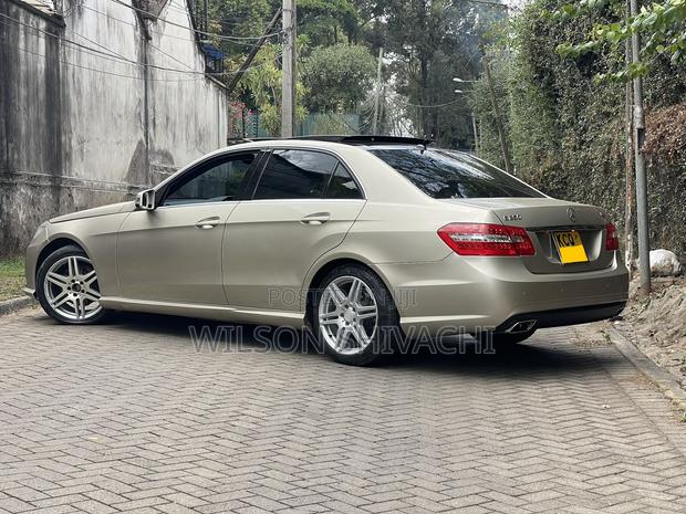 Mercedes-Benz E250 2011 Gold