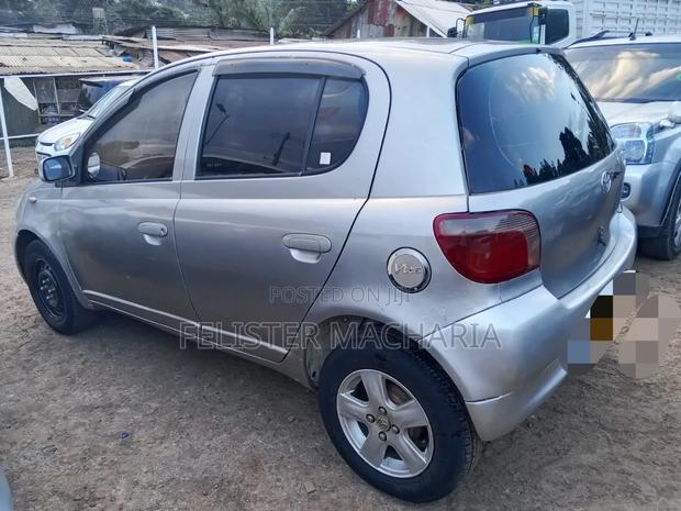 Toyota Vitz 2002 Silver