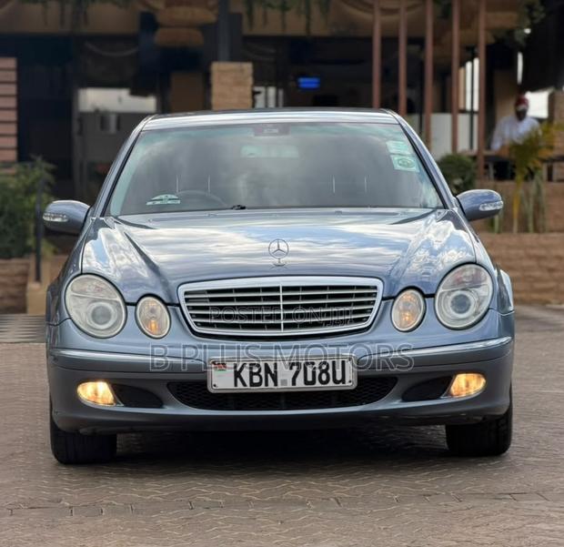 Mercedes-Benz E200 2006 Blue