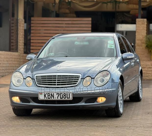 Mercedes-Benz E200 2006 Blue
