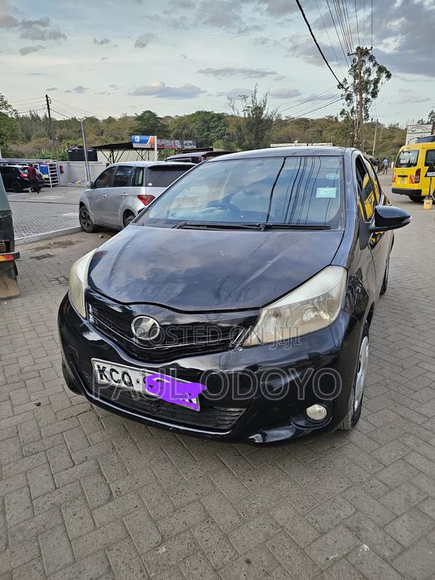 Toyota Vitz 2012 Black