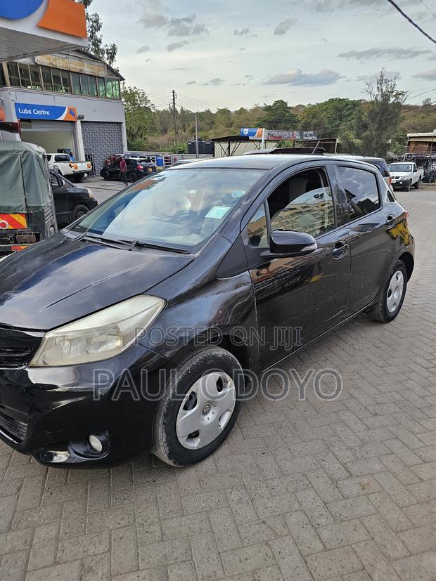 Toyota Vitz 2012 Black