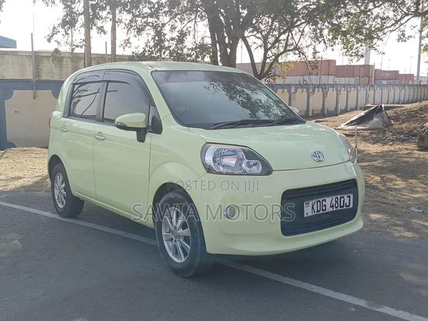 Toyota Porte 1.5 FWD 2014 Green