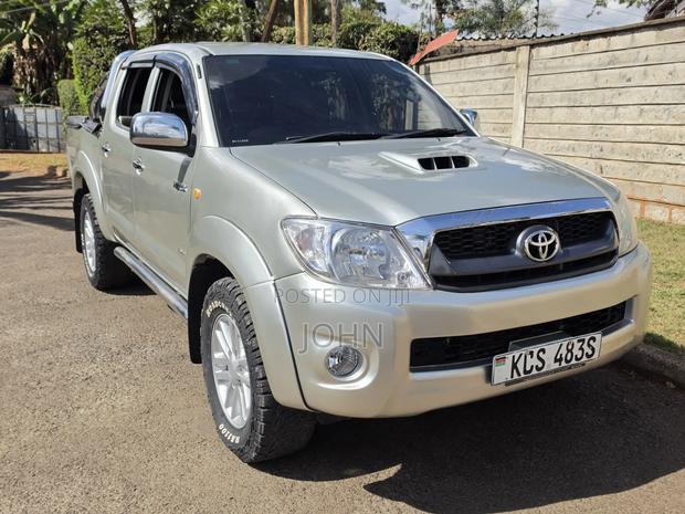 Toyota Hilux 3.0 D-4D 4x4 2012 Silver