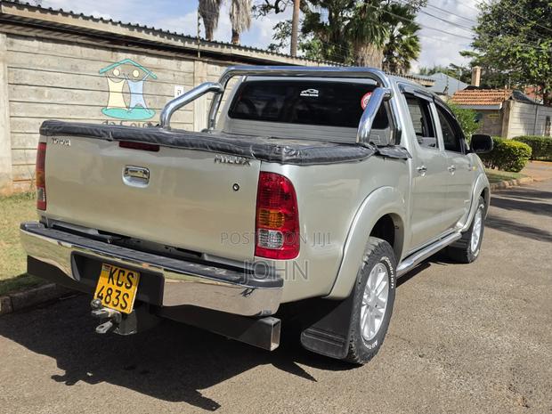 Toyota Hilux 3.0 D-4D 4x4 2012 Silver