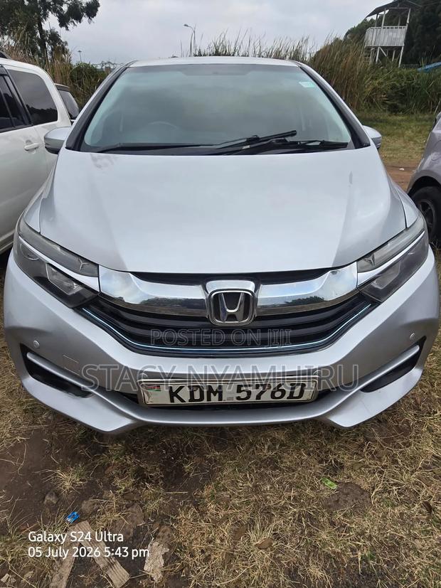 Honda Shuttle 2015 Silver