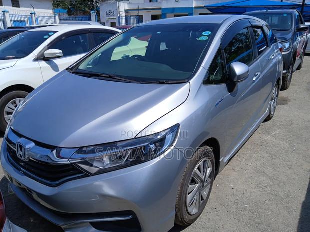 Honda Fit Shuttle 1.5 Hybrid 2WD 2019 White