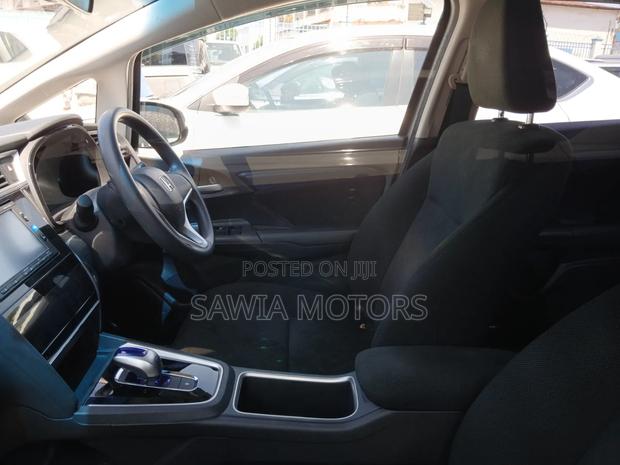 Honda Fit Shuttle 1.5 Hybrid 2WD 2019 White