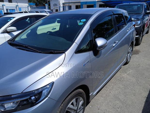 Honda Fit Shuttle 1.5 Hybrid 2WD 2019 White
