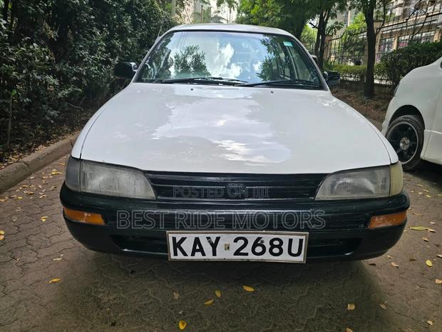 Toyota Corolla Hatchback 1999 White