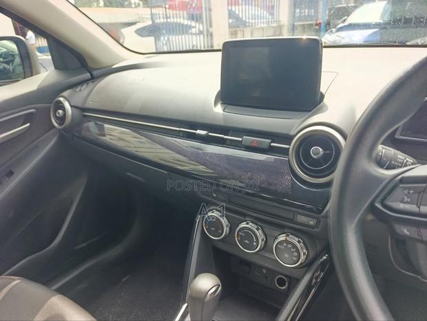 Mazda 2 2021 Silver