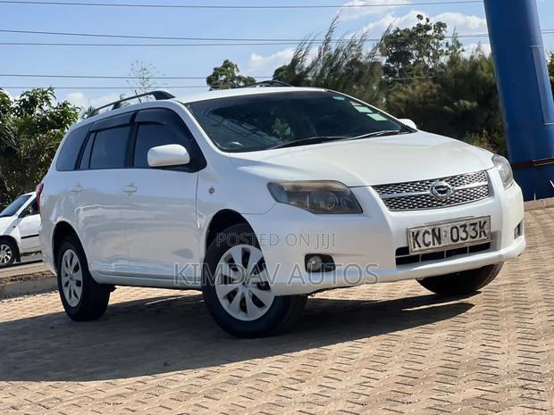 Toyota Corolla Fielder 1.5 Petrol FWD 2010 White