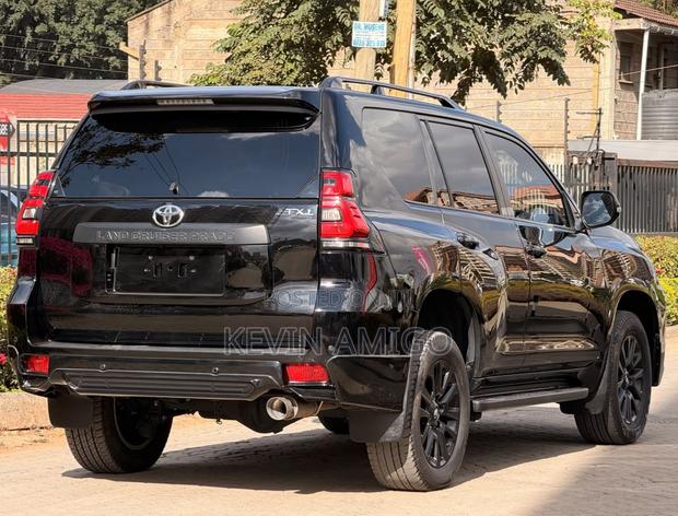 Toyota Land Cruiser Prado 2023